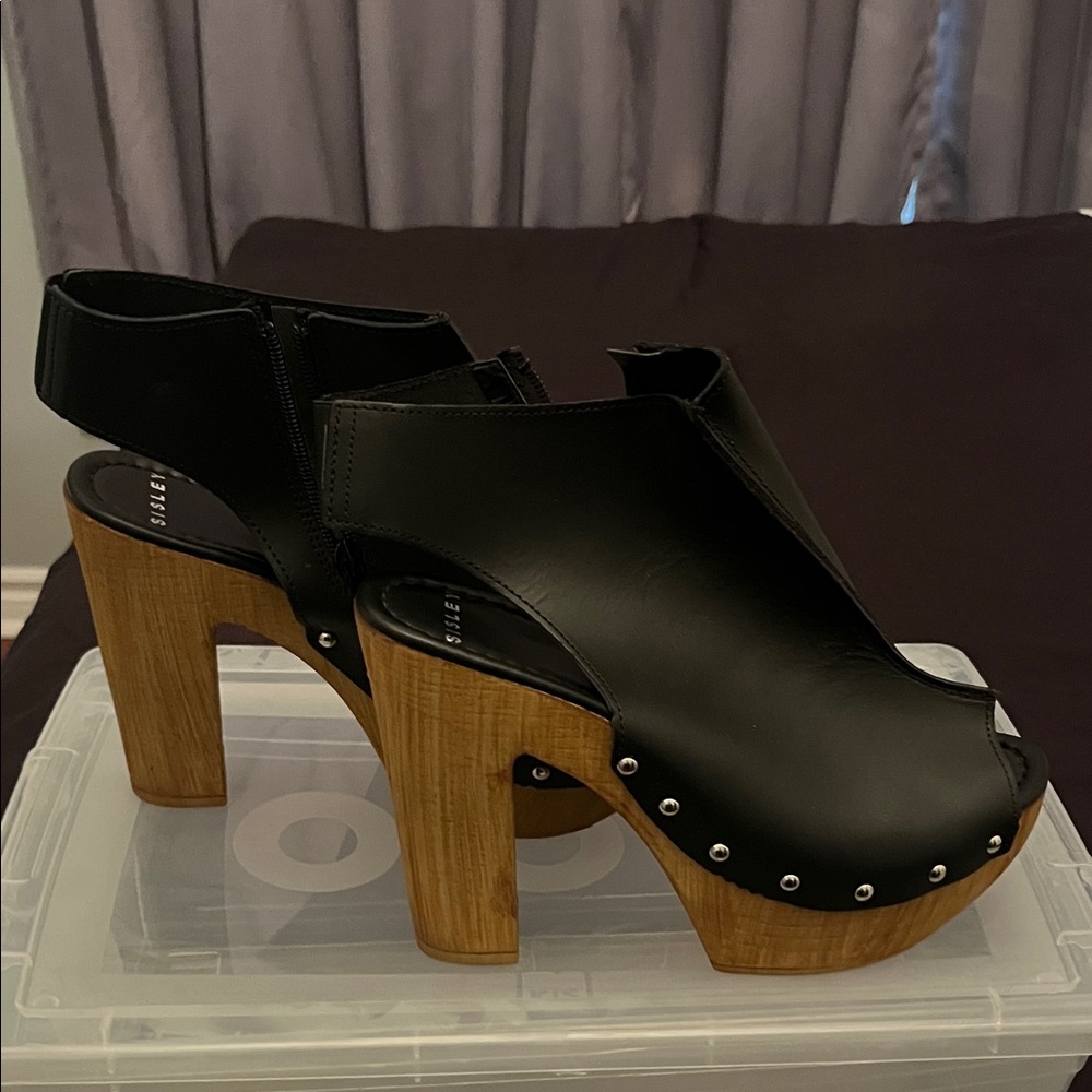Stylish Black Leather Platform Sandals